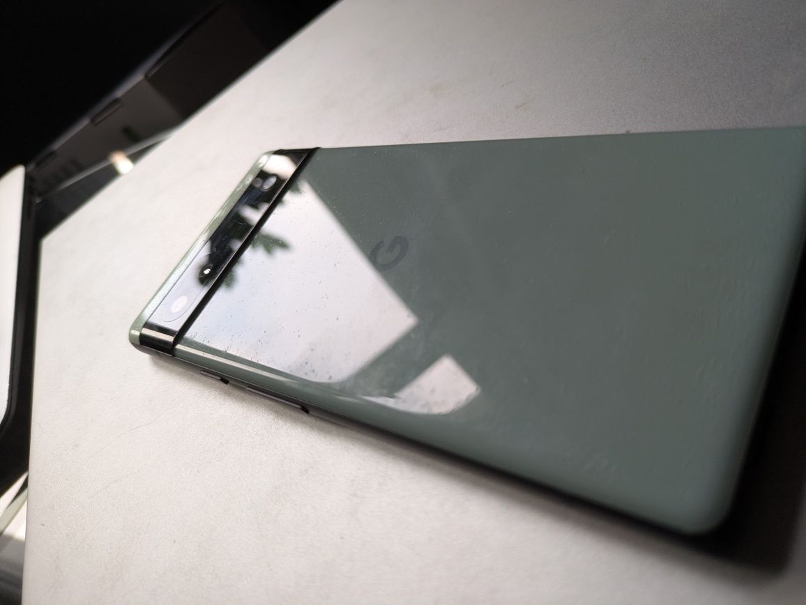 Pixel 6A w b. dobrym stanie, 5G, 128GB