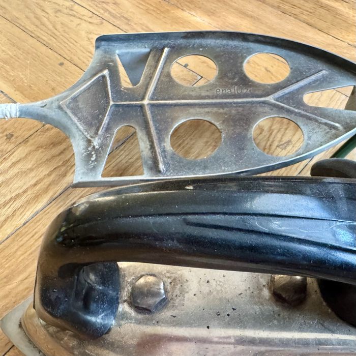 Soldne, ciężkie żelazko krawieckie, ze stopką