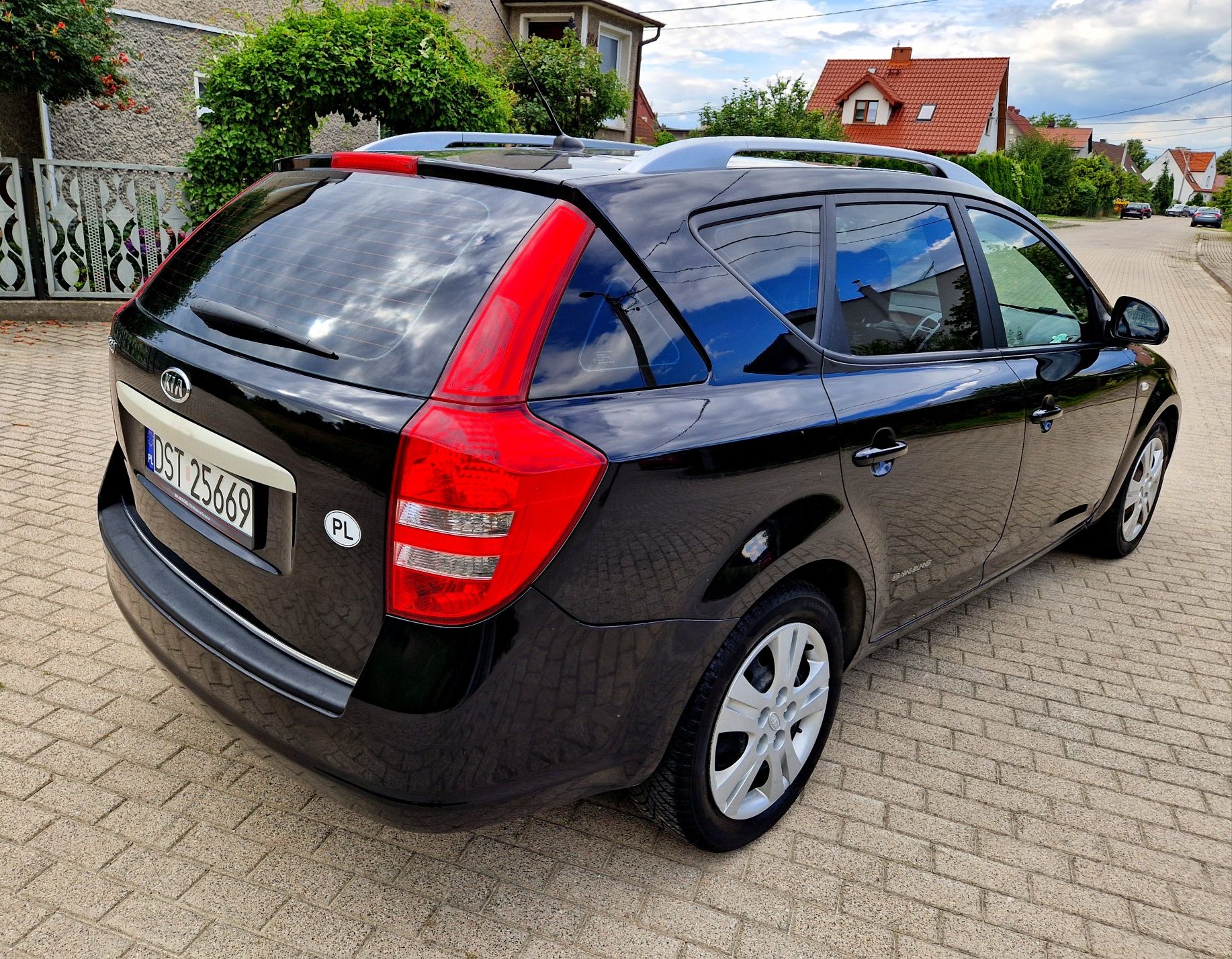 Kia Ceed 1.4 Benzyna 105 km Klimatronik Niski Przebieg Zarejestrowany