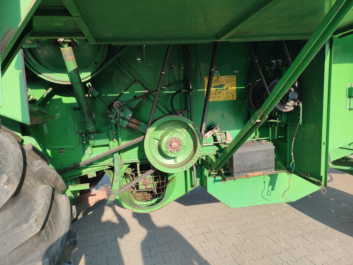 Kombajn zbożowy John Deere 1075