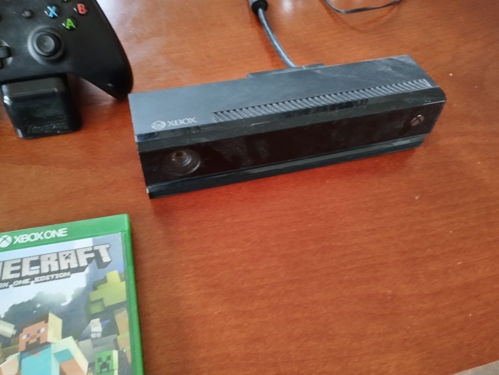 Xbox one 1 TB kinect ładowarka pady 7 gier