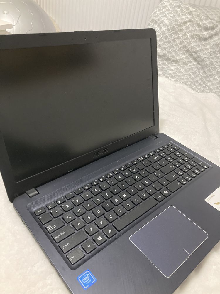 Laptop ASUS A543M