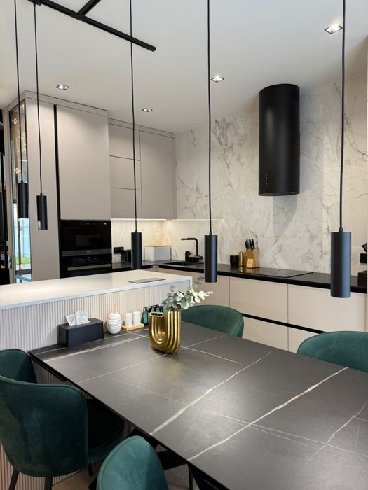 Продаж котеджу з дизайнерським ремонтом та меблями