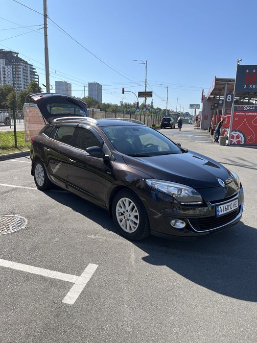 Продам авто в чудовому технічному стіні ,  деталі за телефоном !!