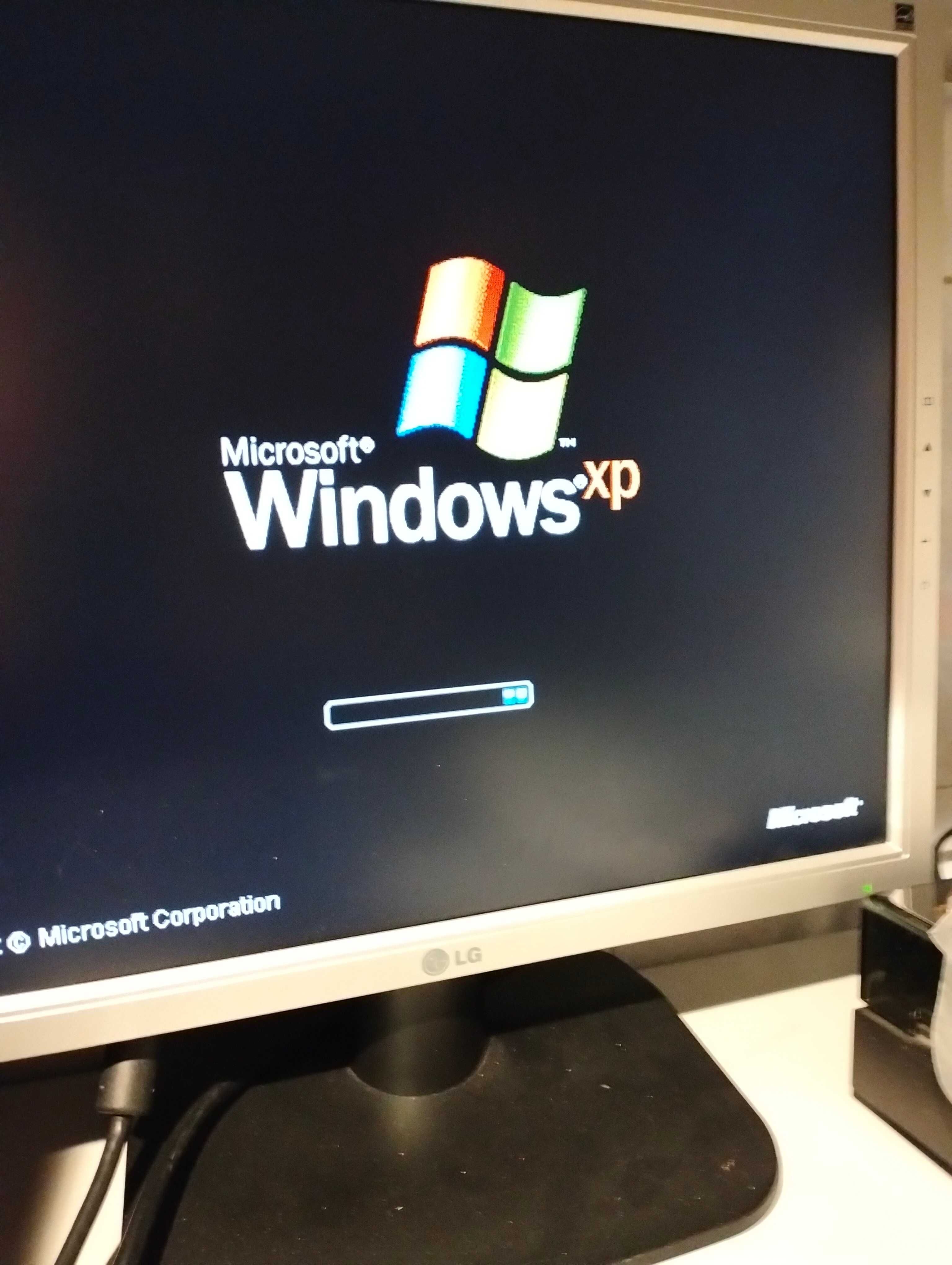 Computador desktop com monitor