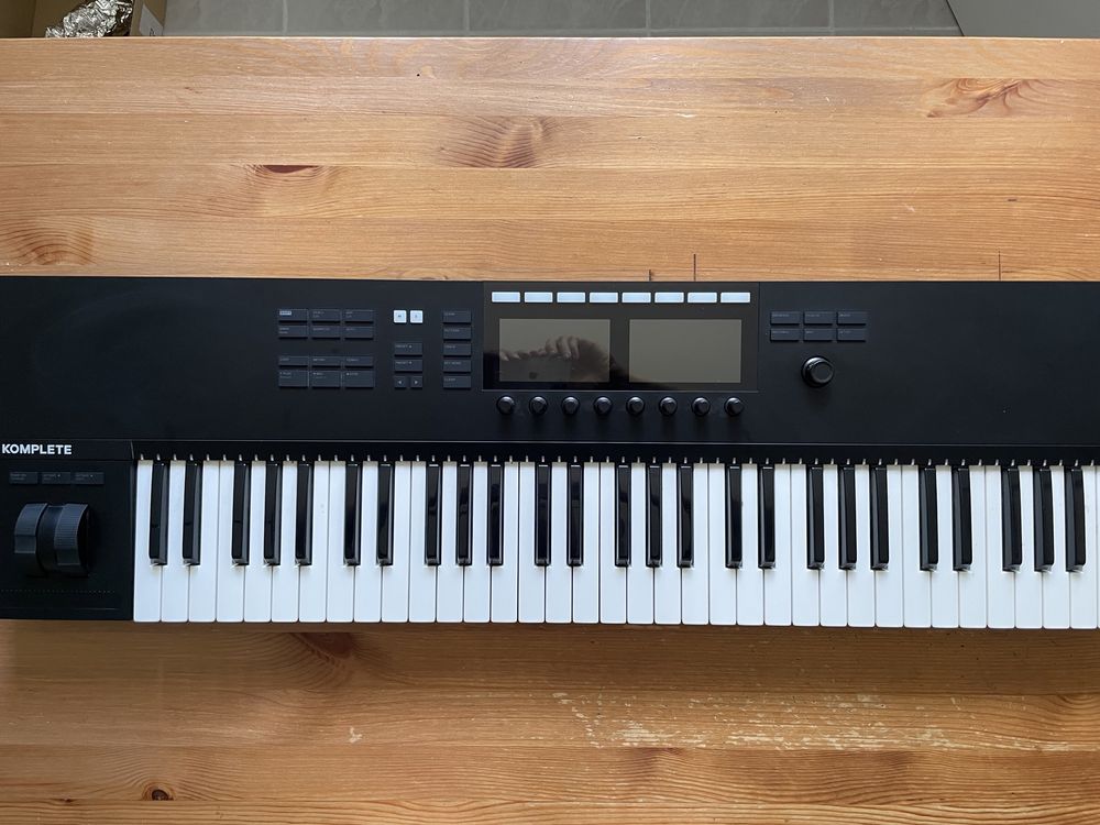 NI Komplete Kontrol S61 MK2 - BDB stan, Software