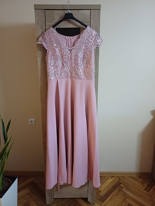 Długa sukienka z koronką w kolorze różowym , używana stan bardzo dobry