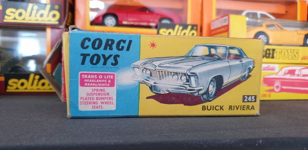 Corgi toys Buick Riviera z oryginalnym pudełkiem