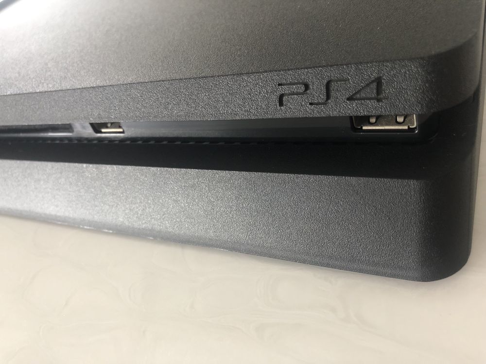 PS4 - Playstatio 4 Slim