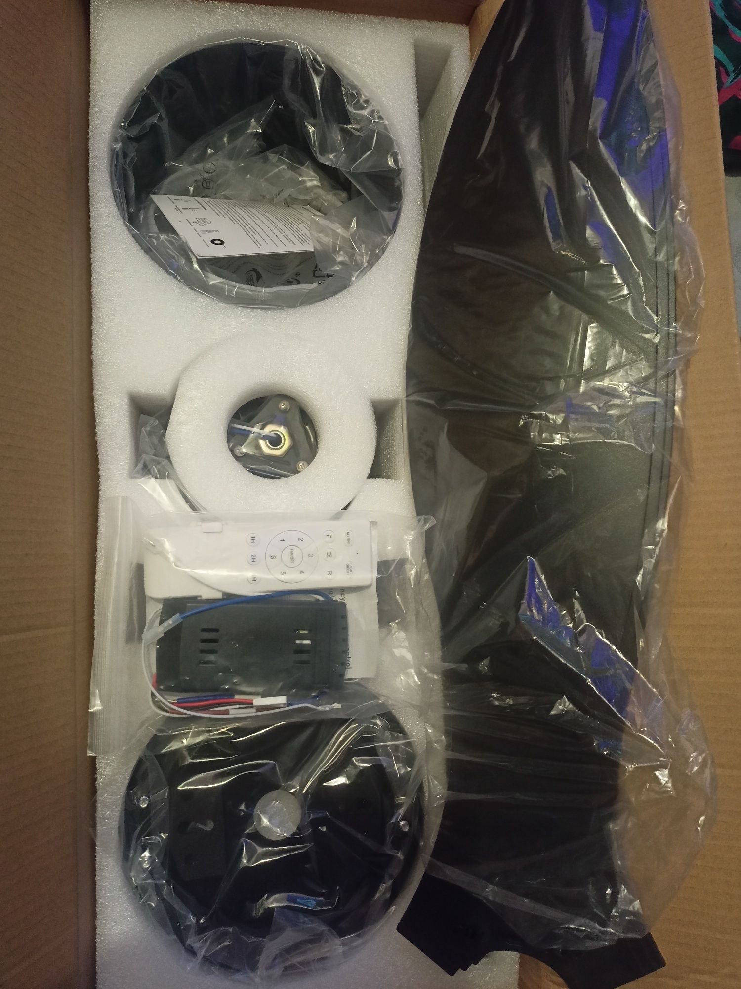 Wiatrak sufitowy LED 132 cm