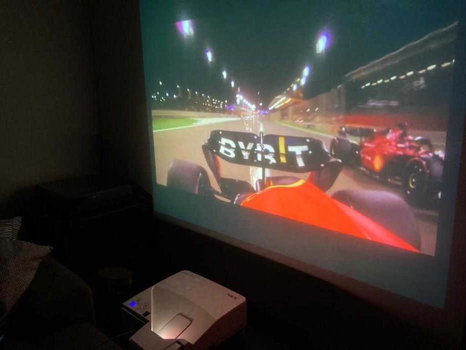 Projektor ultra krótkoogniskowy NEC UM361X nowa lampa 100%