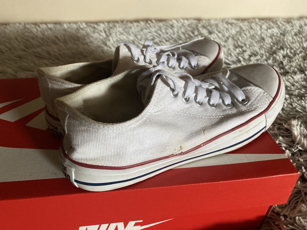 białe buty Converse