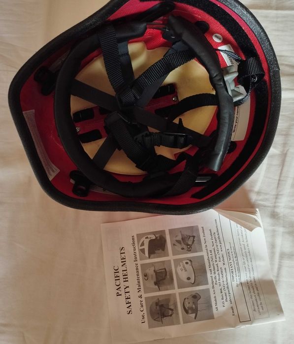 Capacetes de proteção, incêndios florestais. Bombeiro sapadores