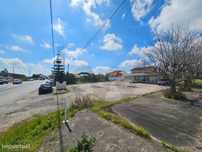 Espaço para arrendamento junto à estrada nacional N1 com estacionament