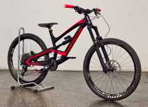 YT Capra M Kola 27,5 RS Lyrik Monarch RaceFace Sram Code DT Swiss