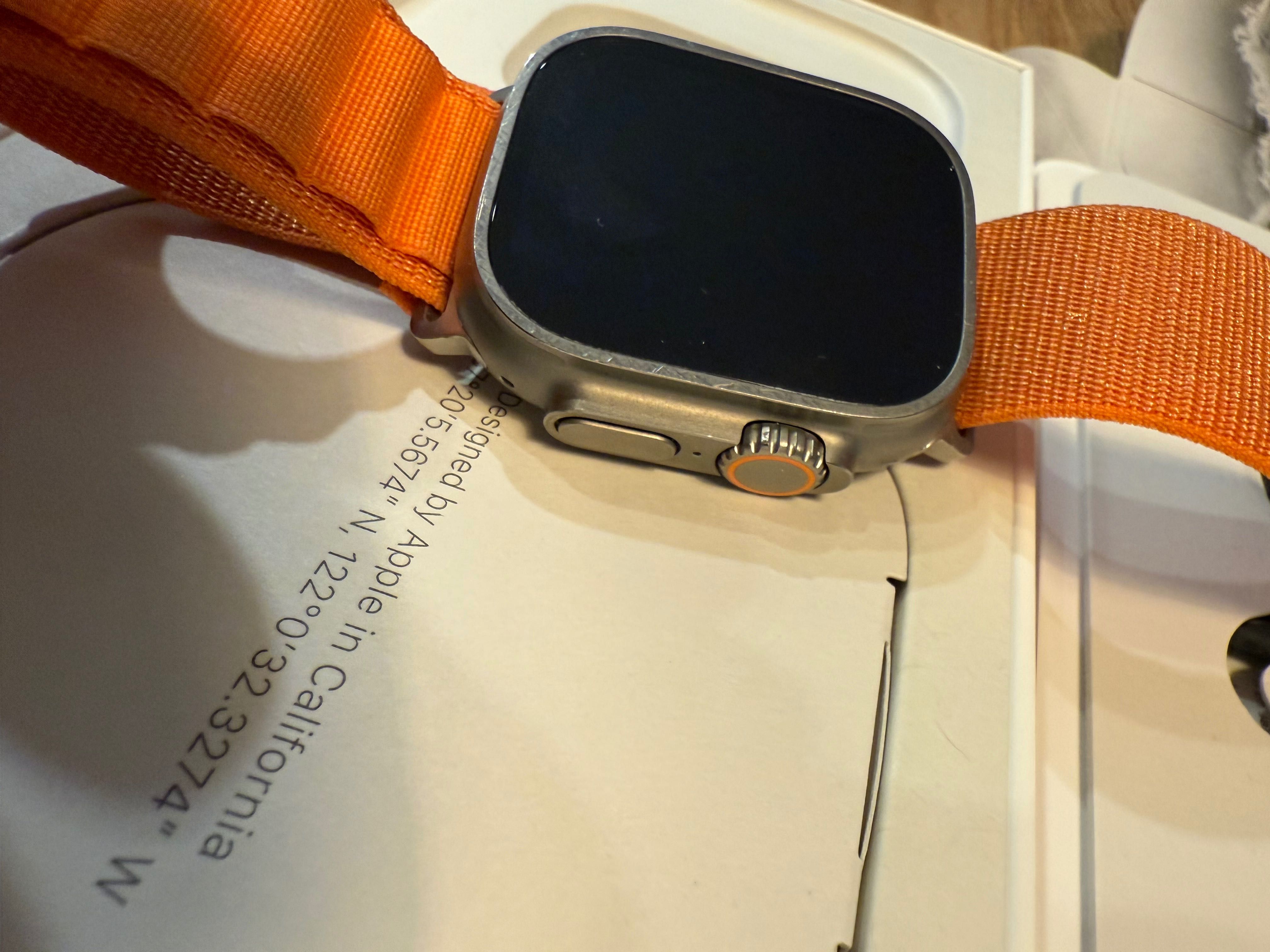 Apple Watch Ultra, 15 pasków, powerbank, kostka do ładowania.