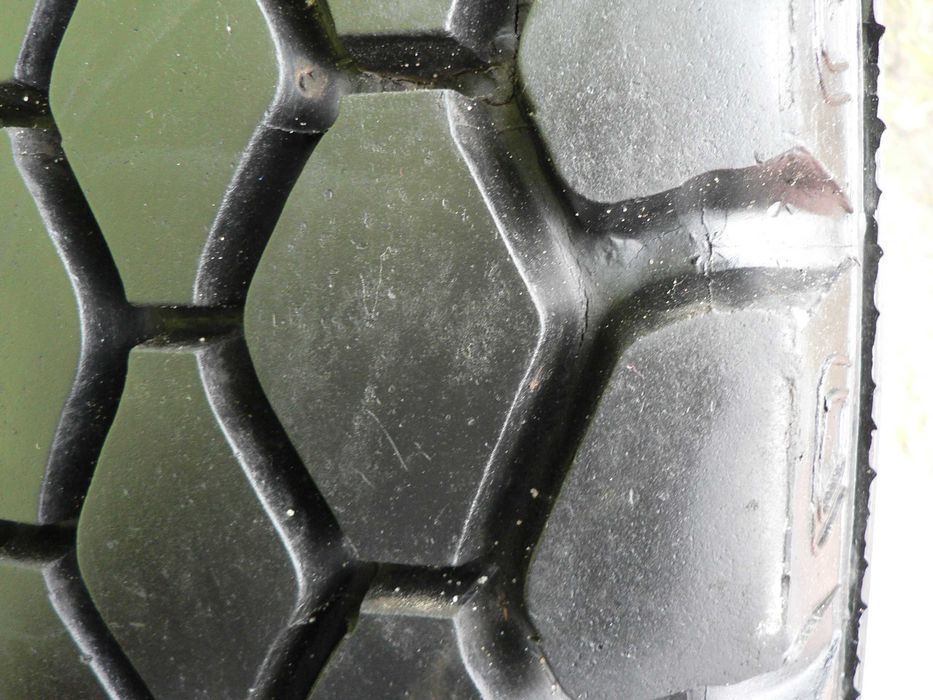 Opona 900/20 z dętką i fartuchem .