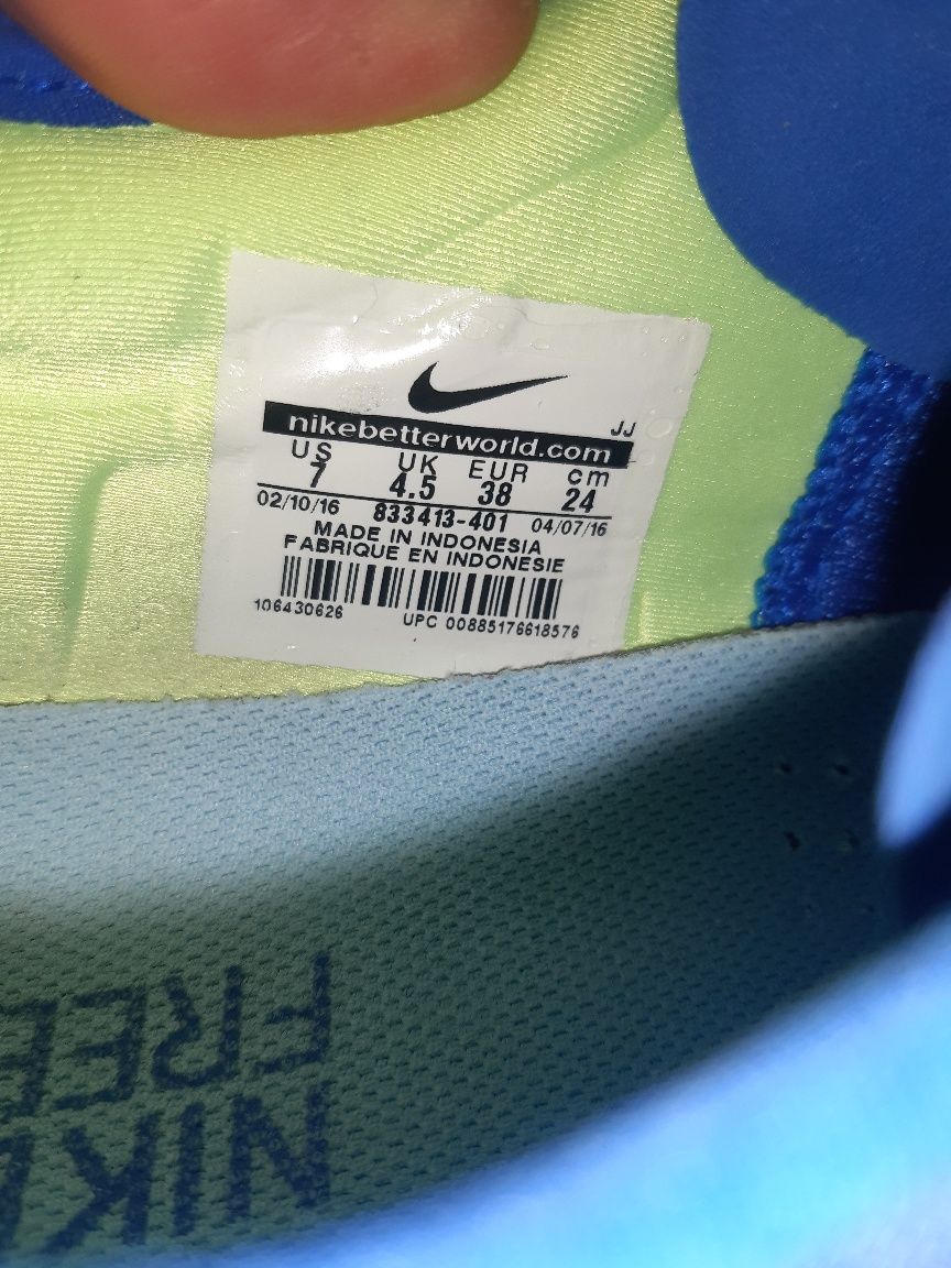 Продам Оригинал женские крассовки  NIKE.