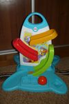 Wieża Zjeżdżalnia ścianka Fisher Price z piłką