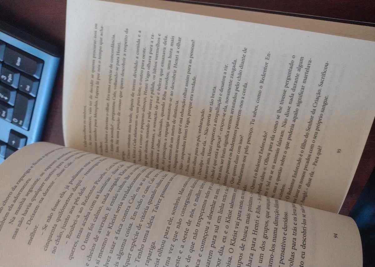 O Braço Esquerdo de Deus - Paul Hoffman