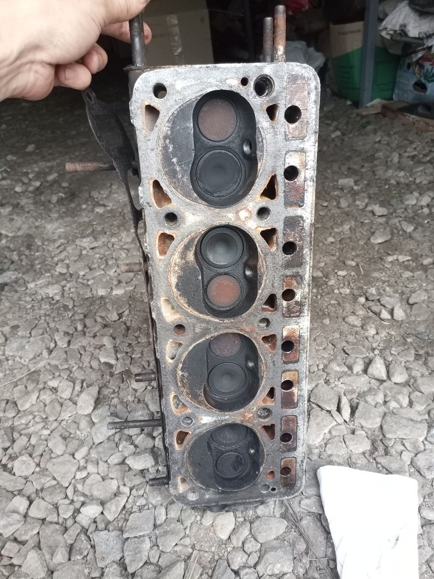 Продам головку блока газ 24