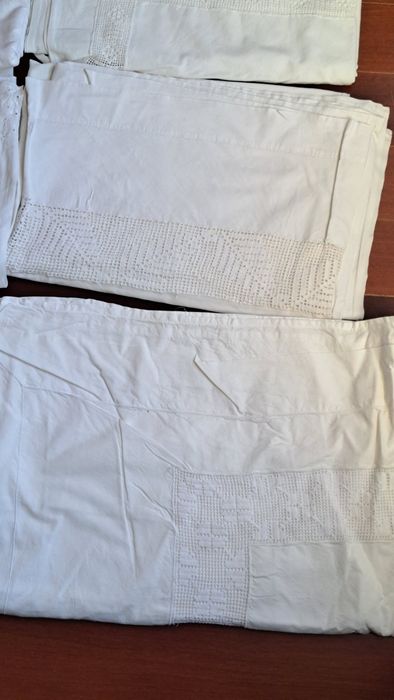 Vários lençóis brancos algodão