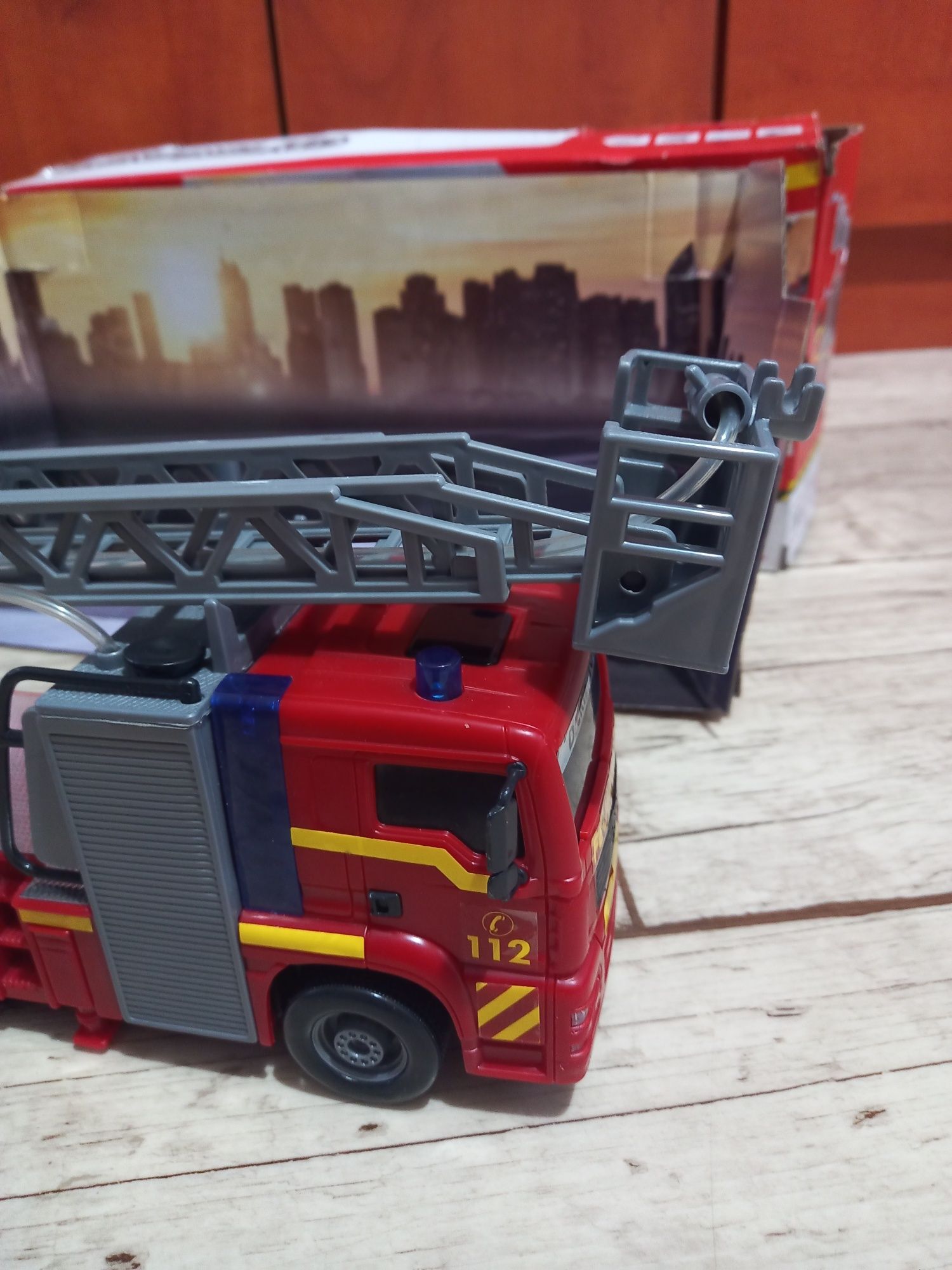 Wóz strażacki Dickie Toys z sygnalizacją świetlno-dzwiękową