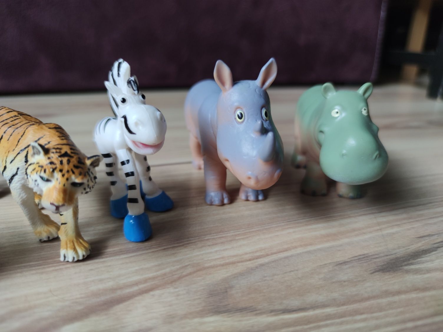 Zwierzęta figurki tygrys dinozaur zebra hipopotam nosorożec