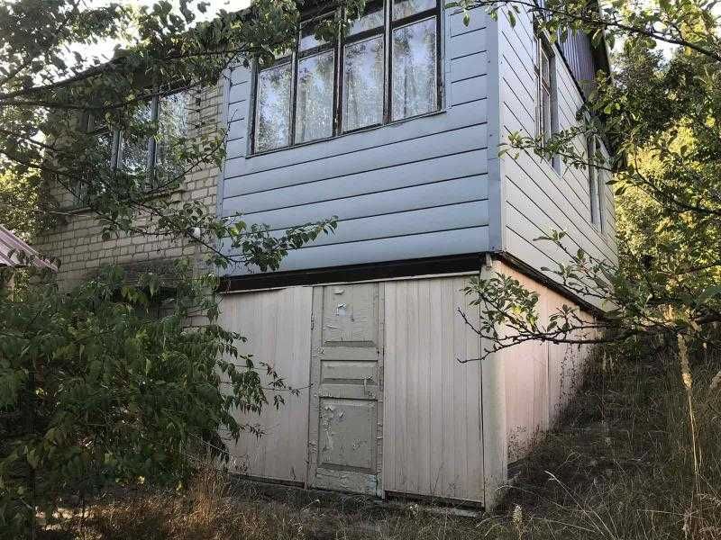 Продам дачу в мальовничому місці, навколо листяний та хвойний ліс.