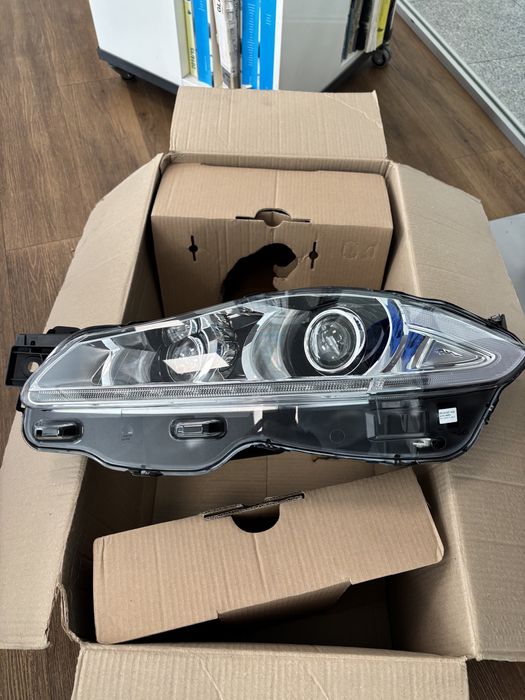 Farol Jaguar XJ (X351) - esquerdo