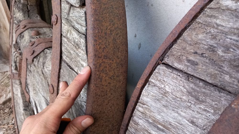 2 rodas grandes de carro de boi de carga