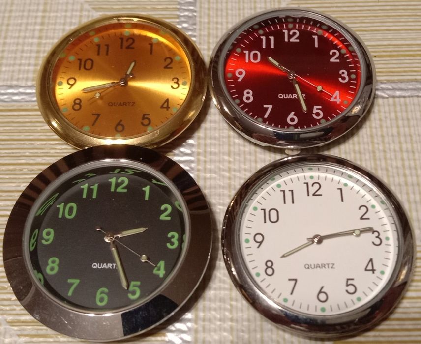 Часы в автомобиль.