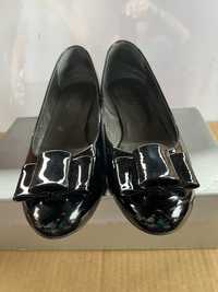 Damskie buciki czarne lakierowane rozmiar 41 w idealnym stanie