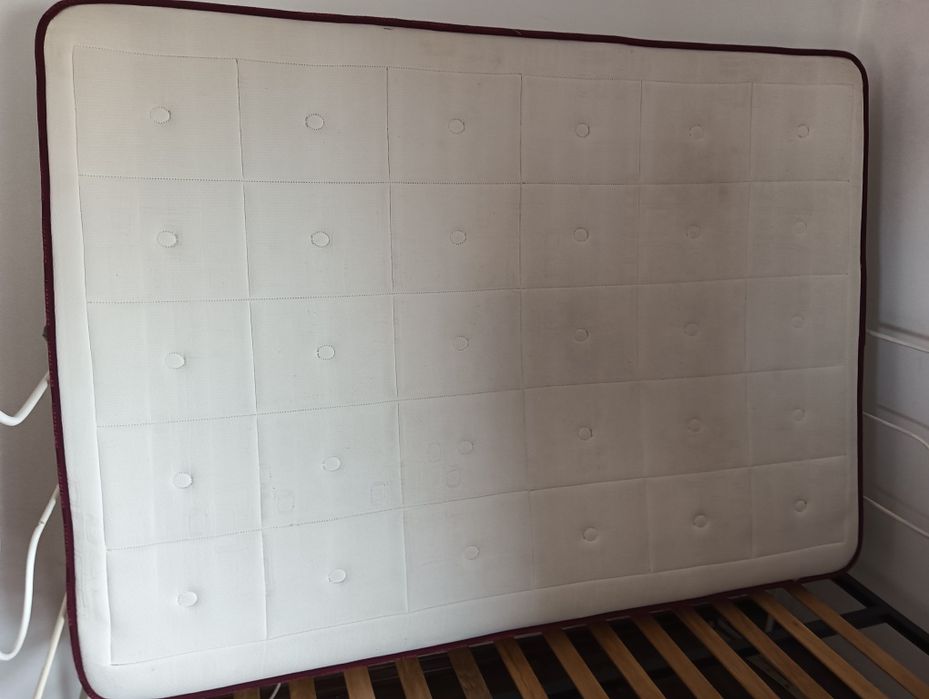 Cama casal completa em ferro. Colchão e estrado