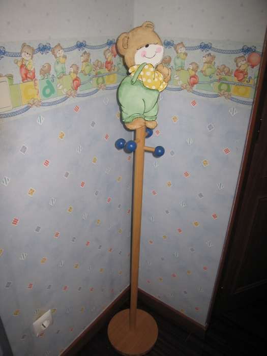 Candeeiro e bengaleiro quarto criança