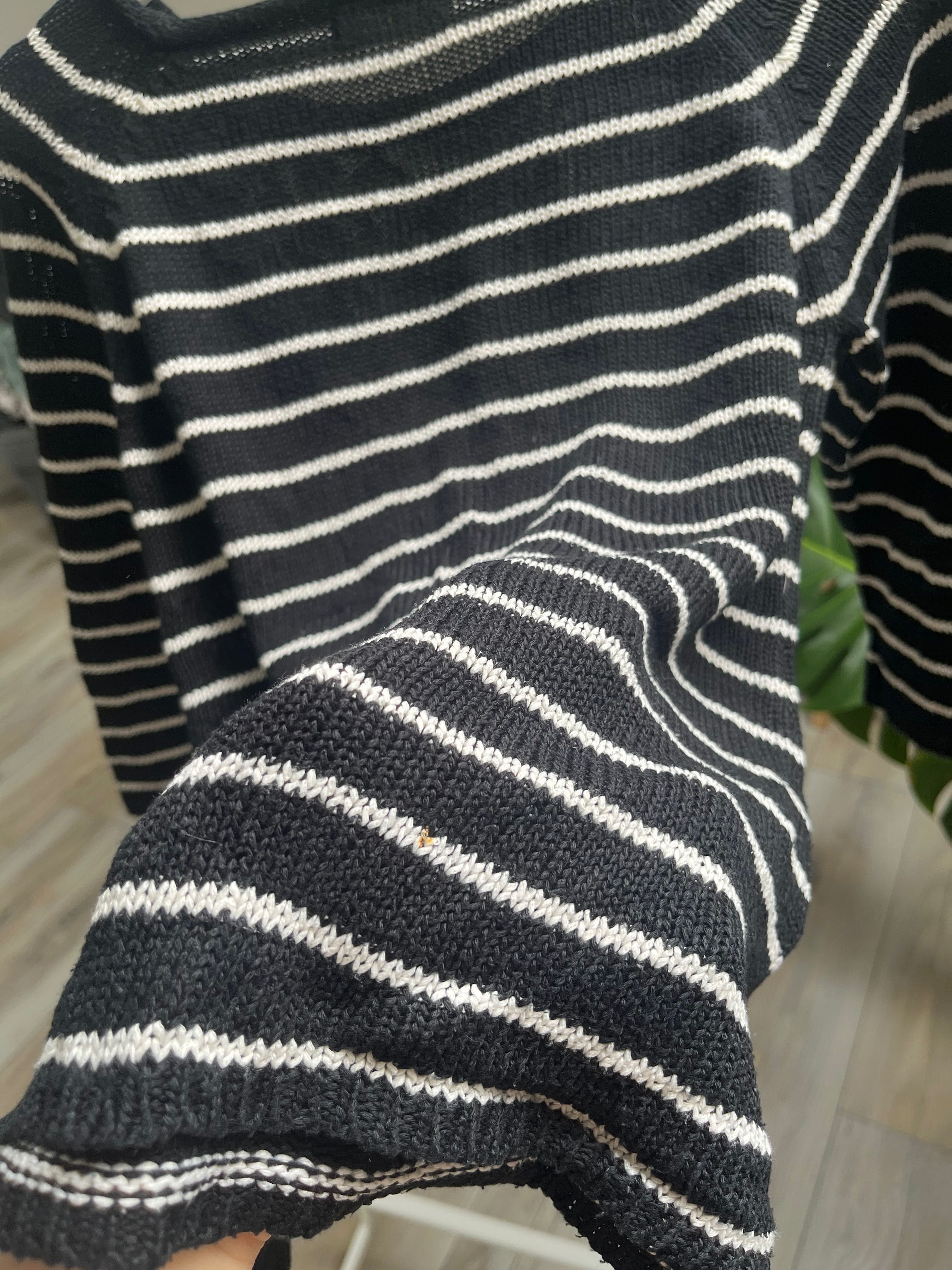 czarny sweter w białe paski rękaw 3/4 S
