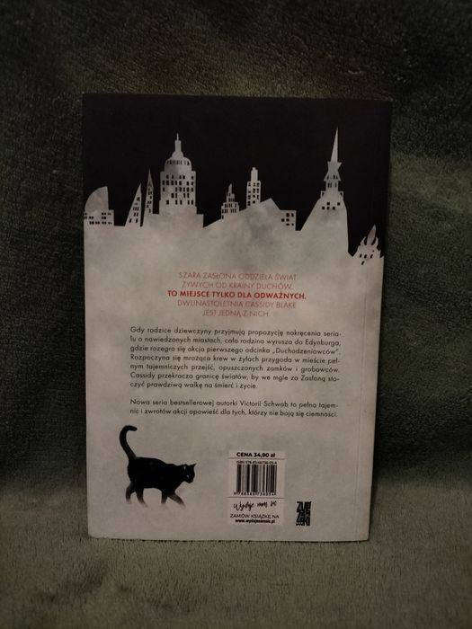 Victoria Schwab — Miasto duchów, Korytarz kości, Most dusz