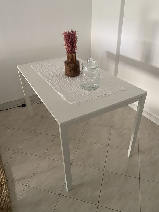 Mesa Branca em otimo estado