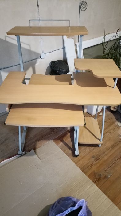 Комп'ютерний стіл