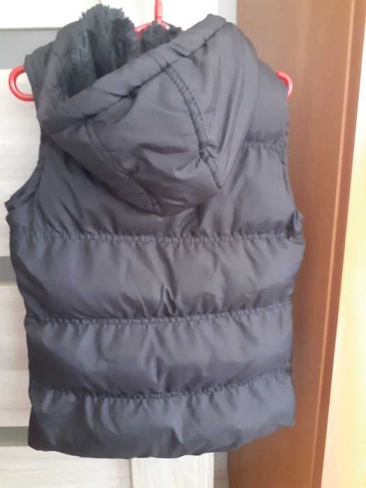 Bezrękawnik dla dziewczynki o rozmiarze 134