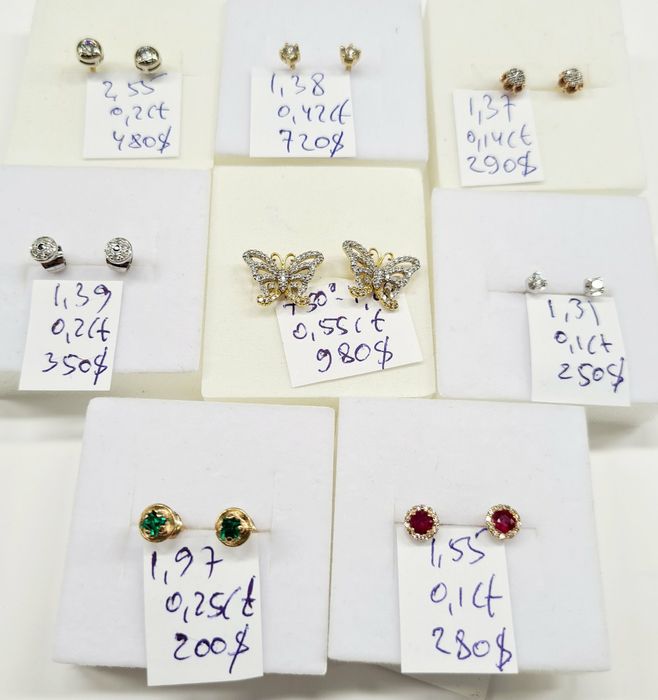 Продам золотые серьги-гвоздики с бриллиантами и полудрагоценными камня