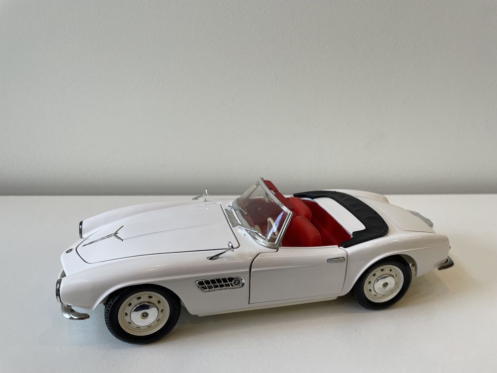 50. Model BMW 507 1:18 Revell