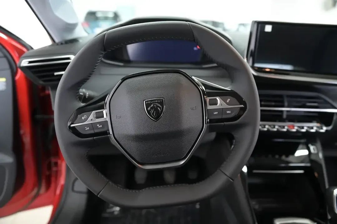 Peugeot 208 Allure 1.2 PureTech 100 KM S&S Pakiet Drive Assist OD RĘKI!