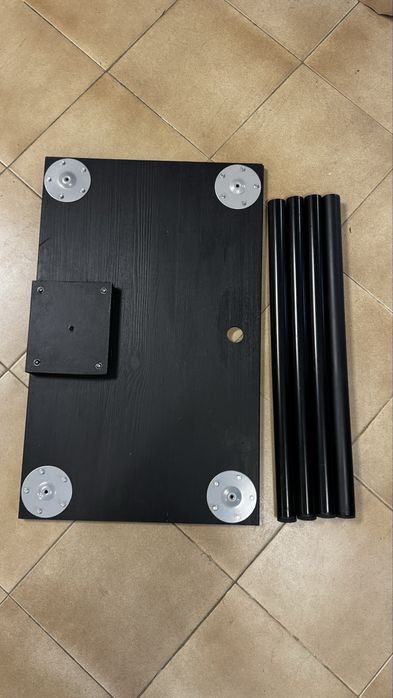 Mesa de madeira c/ pernas desmontavéis