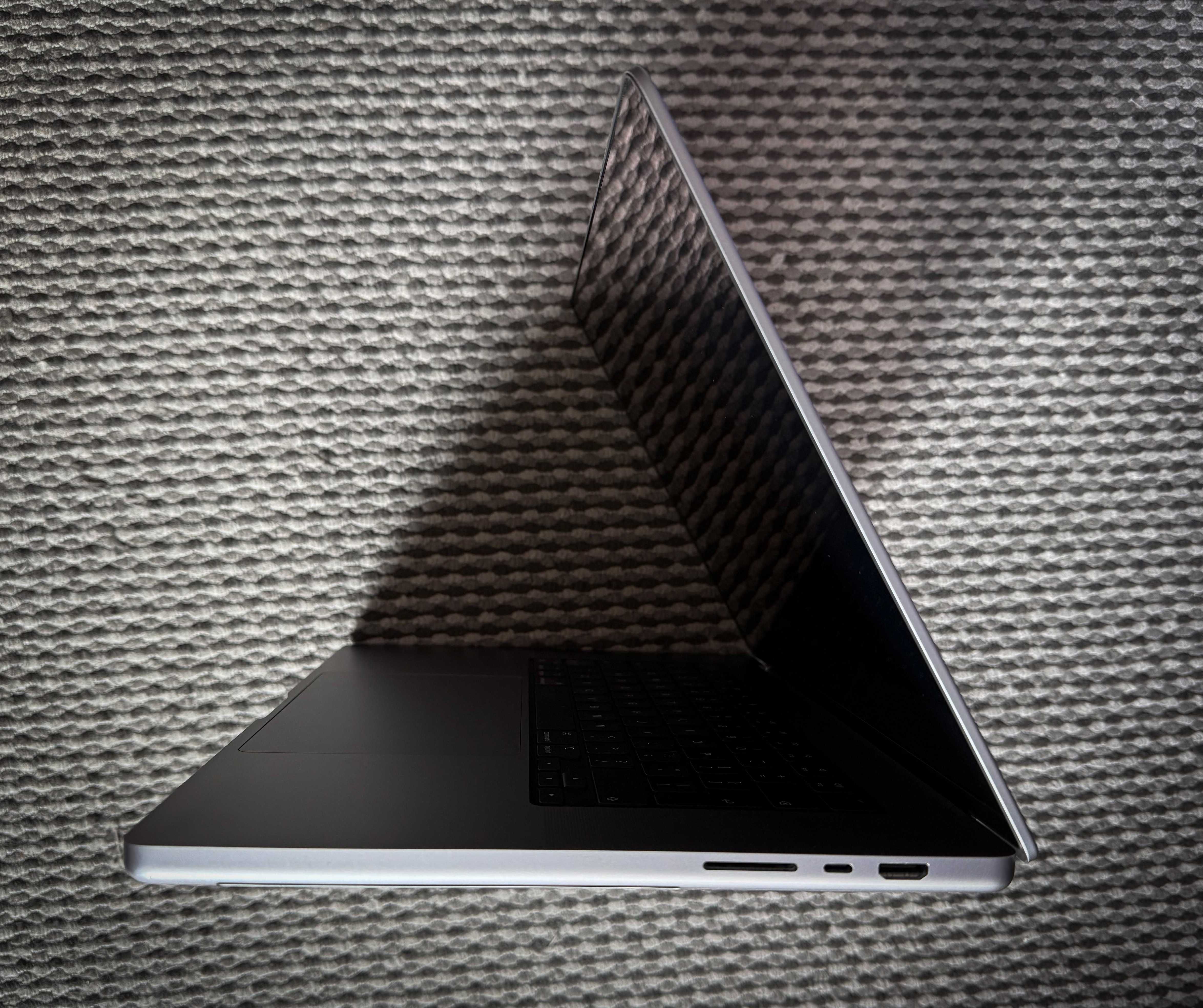 MacBook Pro 16" M1 Max | 64 GB RAM | 2 TB SSD | Stan idealny FV