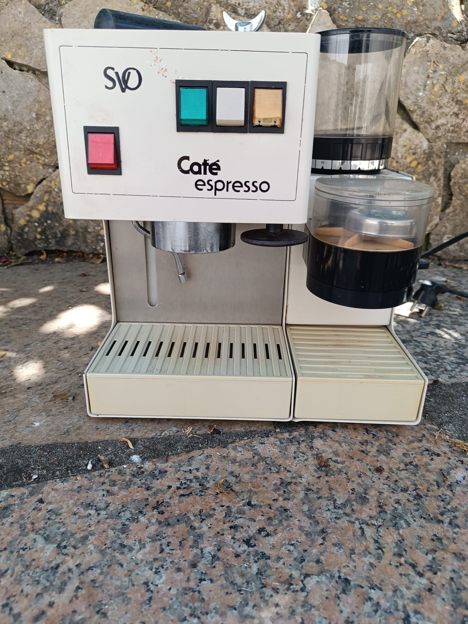 Máquina de café com moinho