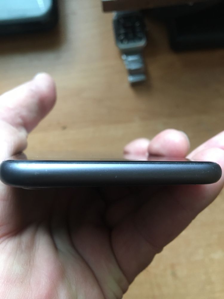 Iphone 8-64GB заблокований icloud