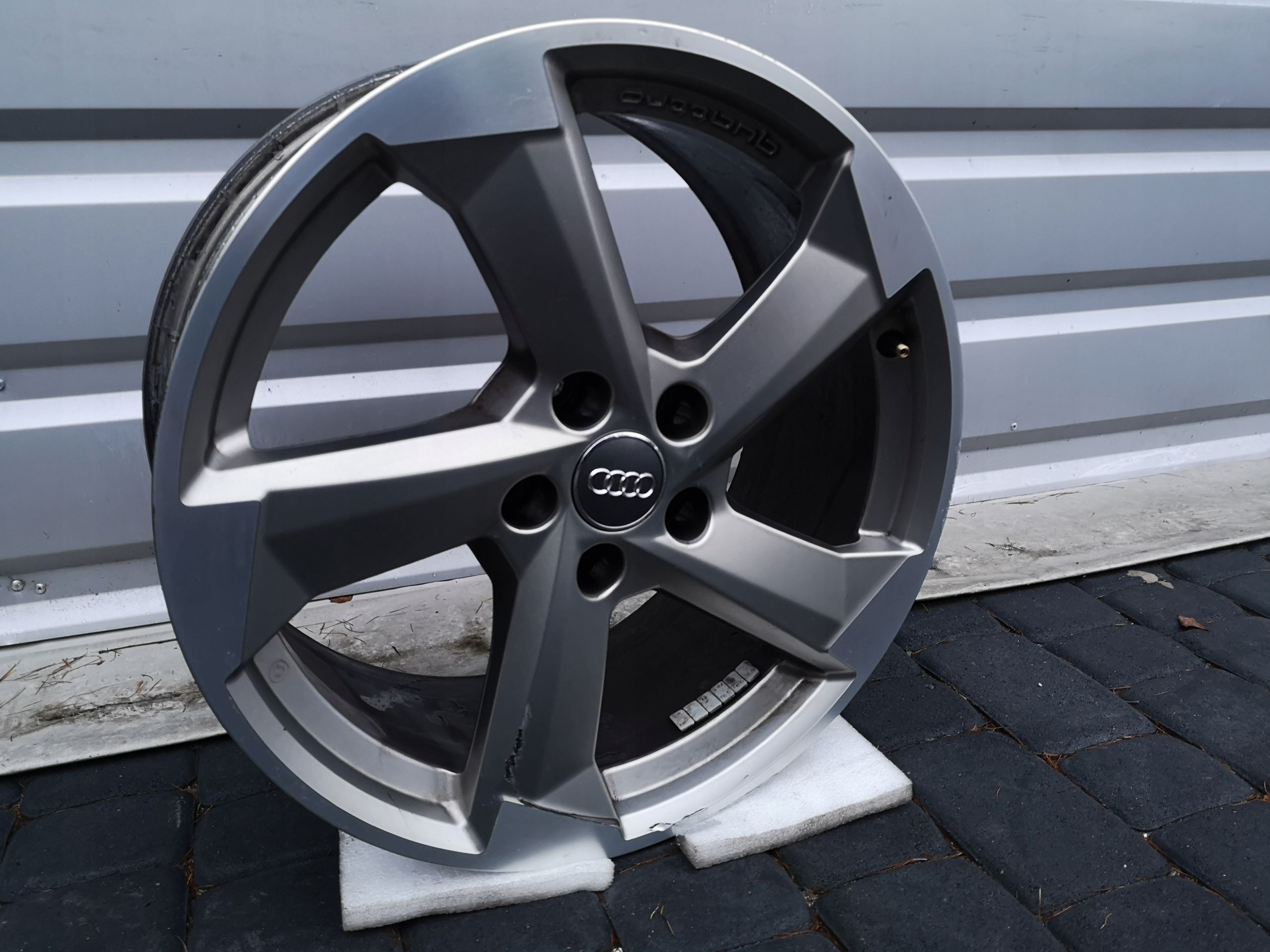 ORYGINALNA Felga Audi 18" 8.0" ET 40 5x112 8W0.601.025.G A4 B9