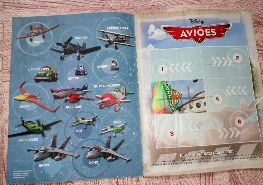 cadernetas cromos/vários preços/Angry Birds/Aviões/Invizimals/Futebol