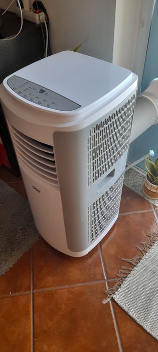 AC Portatil (Semi-Novo) com três meses de uso.